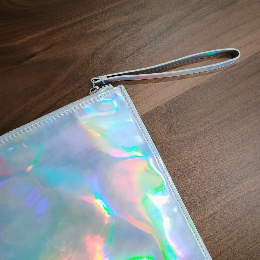 COVERGIRL shimmering holographic